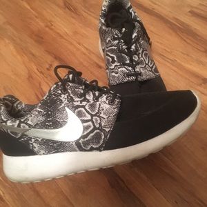 Barely worn snake skin print Nike roches